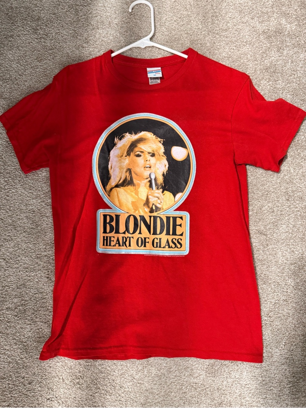 Junk Food Clothing Blondie Heart of Glass Graphic Tee Red – Size XS